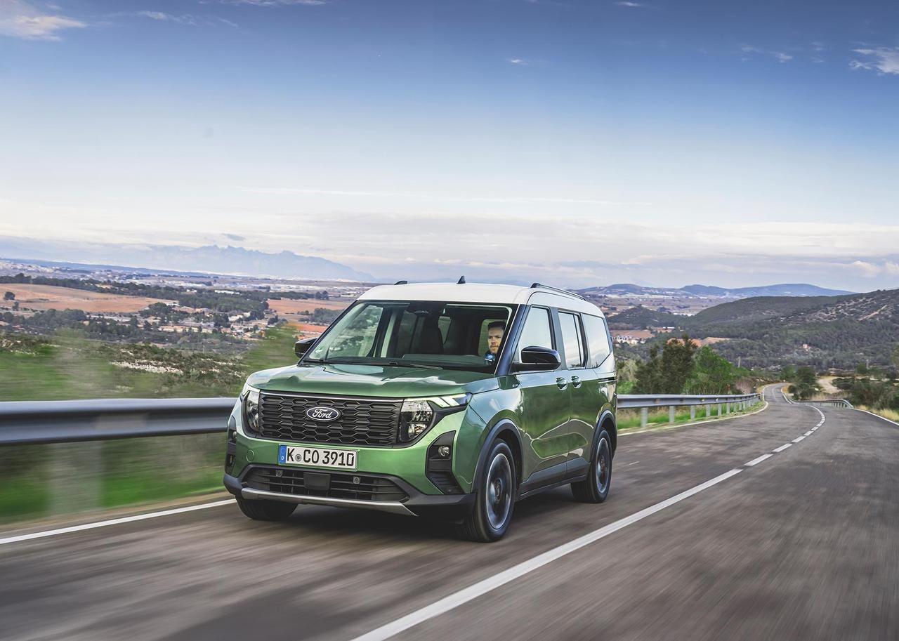 Ford Tourneo Courier Debutta Il Nuovo Urban Activity Vehicle