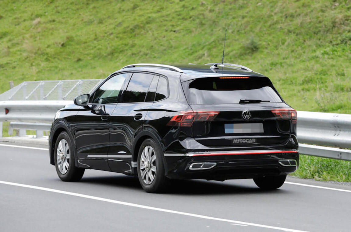 Volkswagen Tiguan 2024 frontale meno aggressivo col nuovo restyling