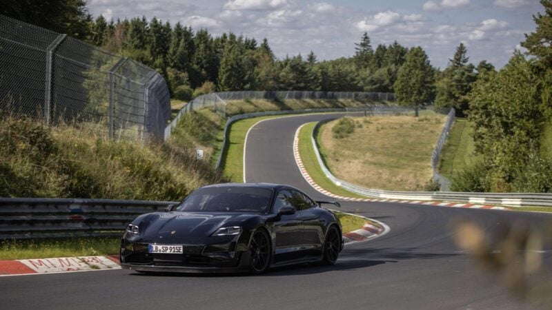 Nuova Porsche Taycan prototipo Nurburgring