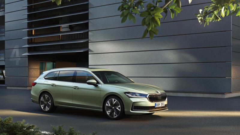 Skoda Superb Wagon 2024 Italia