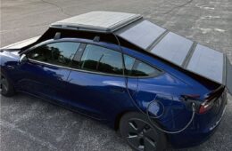 caricabatterie solare auto elettrica