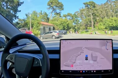 Video show guida autonoma Tesla a mani libere 2