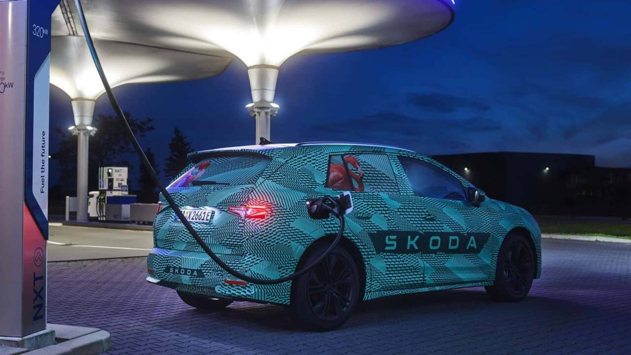 skoda elroq di lato