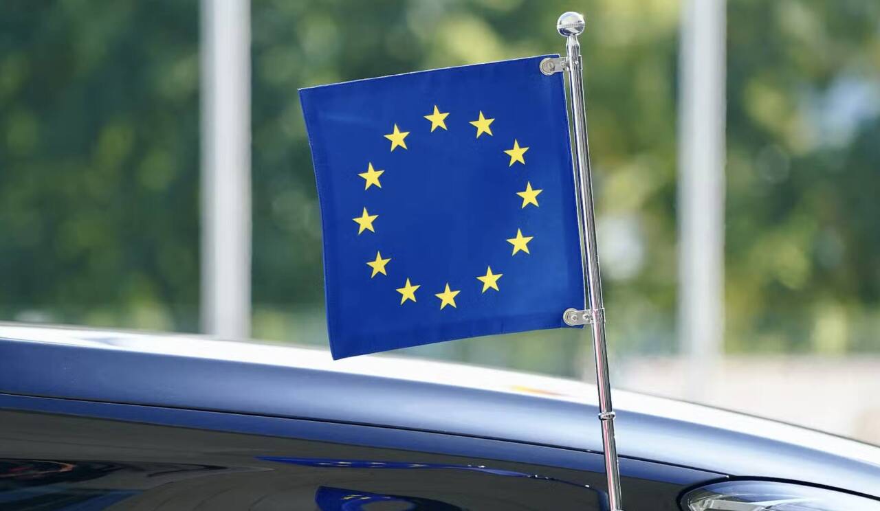 L’Italia pressa l’Unione europea: no al bando auto termiche 2035