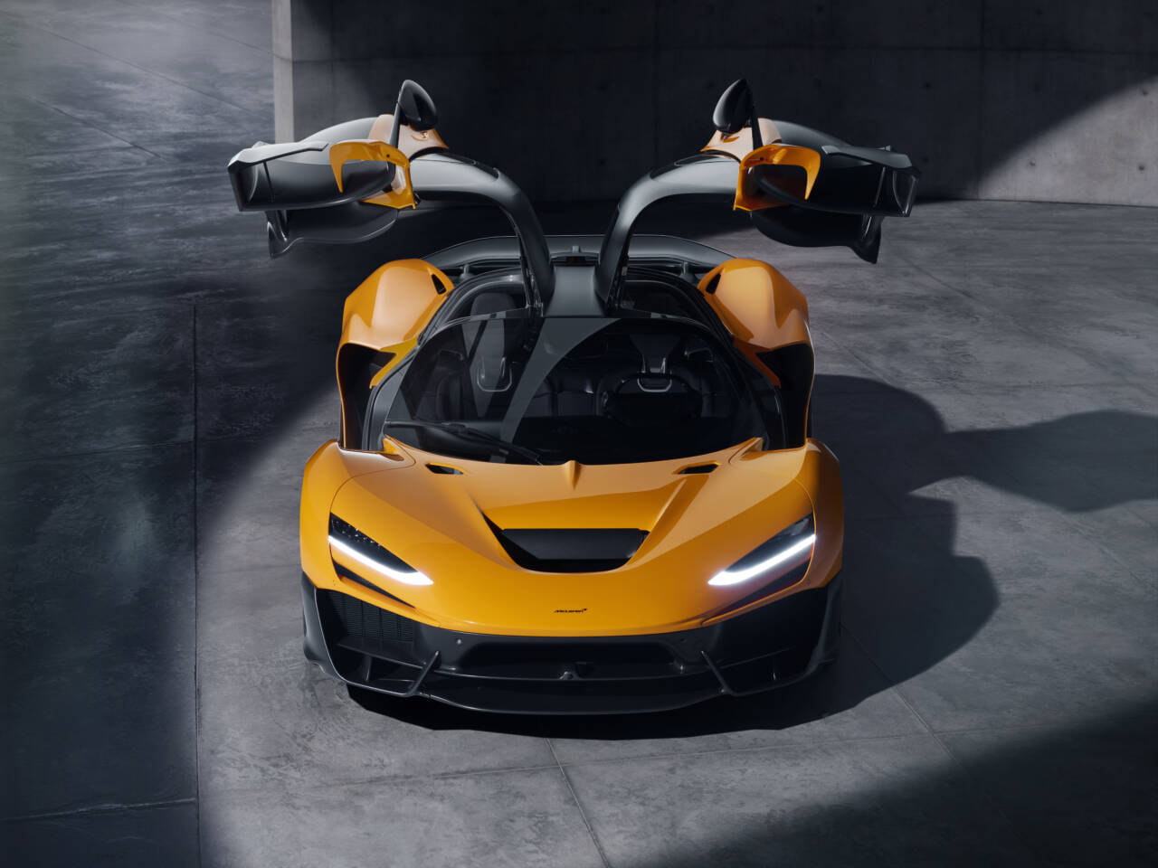 McLaren W1 davanti