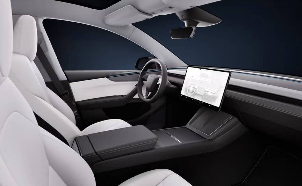 Nuova Tesla Model Y Juniper dentro