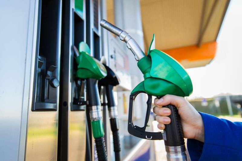 Ecco perché il prezzo della benzina vola in Italia in questi giorni.