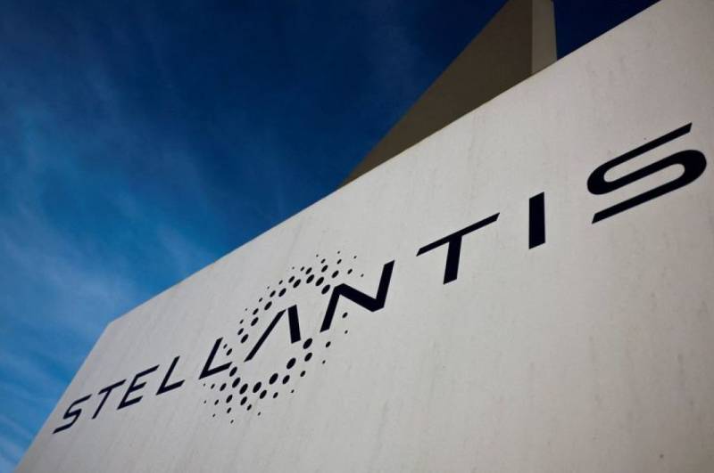 stellantis logo