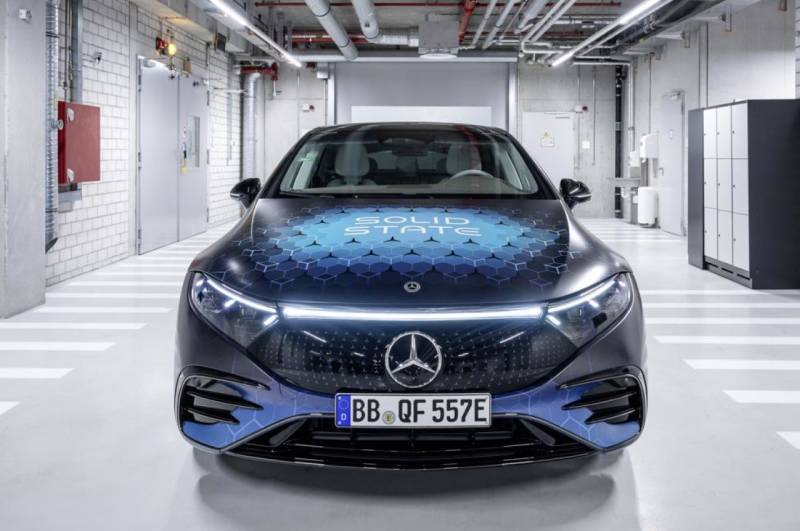 mercedes eqs con batteria allo stato solido