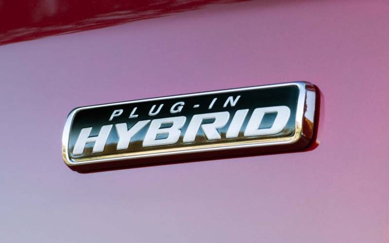 “Una pericolosa distrazione, non una soluzione climatica”, così T&E definiva le plug-in hybrid tre anni fa.