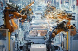 La Commissione UE varerà indicazioni che saranno la base per un piano strategico: possibile la riconversione industriale delle aziende automotive dismesse in comparti dei settori armi.