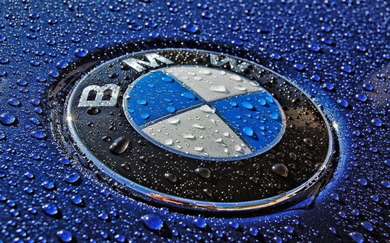 Utile netto BMW 2024 in calo del 36,9% a 7,68 miliardi di euro, margine di utile automobilistico previsto per il 2025 al 5-7%.