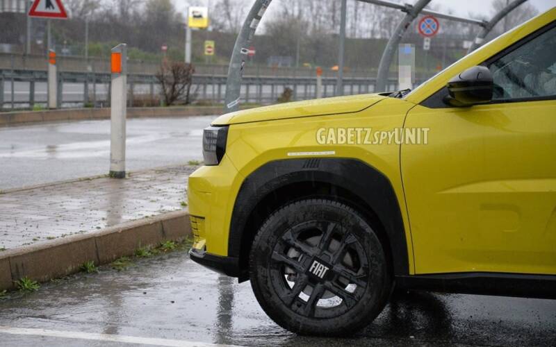 Fiat Grande Panda Hybrid foto spia