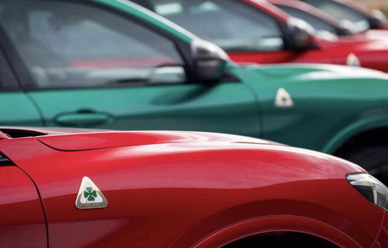 Mai più Alfa Romeo Giulia e Stelvio a benzina, come deciso dal Gruppo Stellantis. 