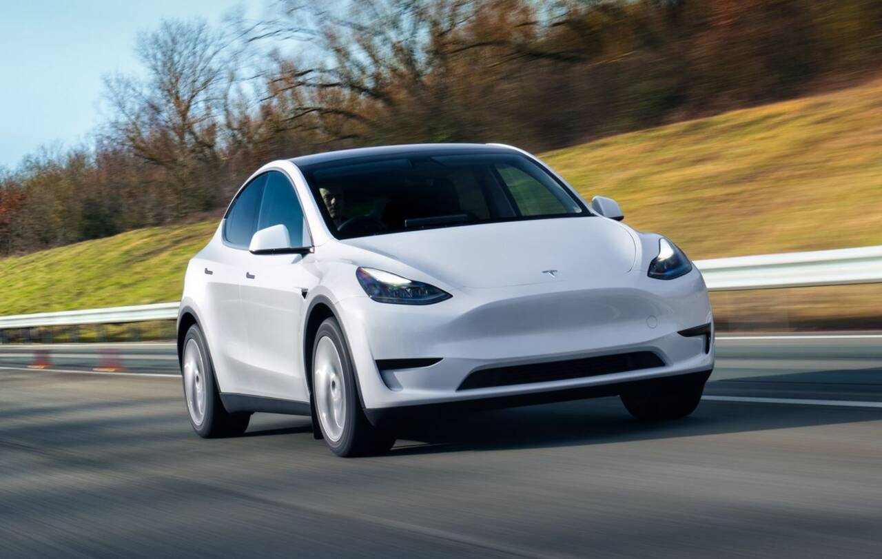 Tesla Model Y 2024