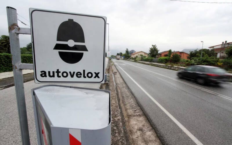 La Cassazione conferma il sequestro di autovelox non omologati: l'approvazione non basta. 