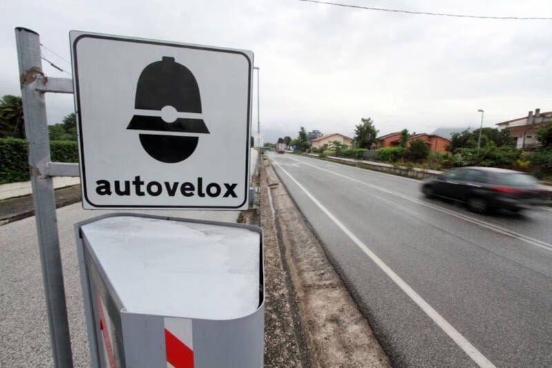 La Cassazione conferma il sequestro di autovelox non omologati: l'approvazione non basta. 