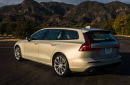 volvo v60 - station wagon